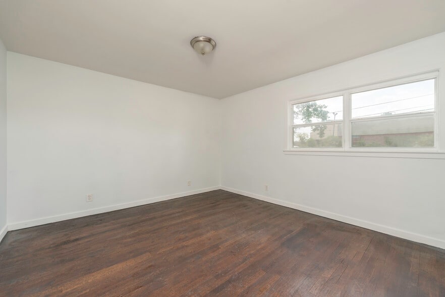 More Photos Of 3701-3743 Wesley Dr, Montgomery Apartments For Sale