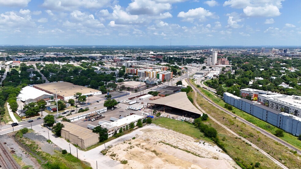 More Photos Of 400 Probandt St, San Antonio Manufacturing For Lease
