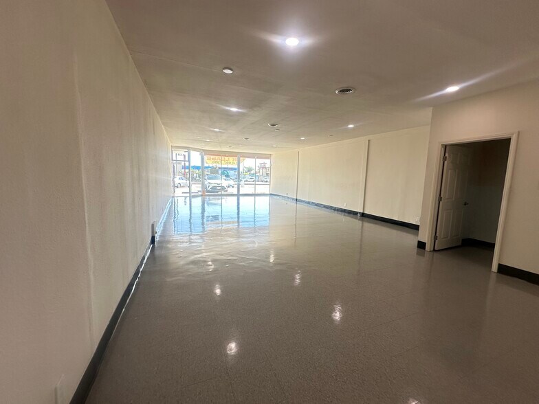 More Photos Of 12301-1232 Westminster Ave, Santa Ana Storefront Retail Office For Lease