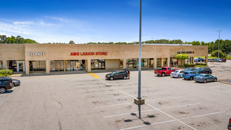 More Photos Of 102-400 Westwood Shopping Ctr, Fayetteville Unknown For Lease