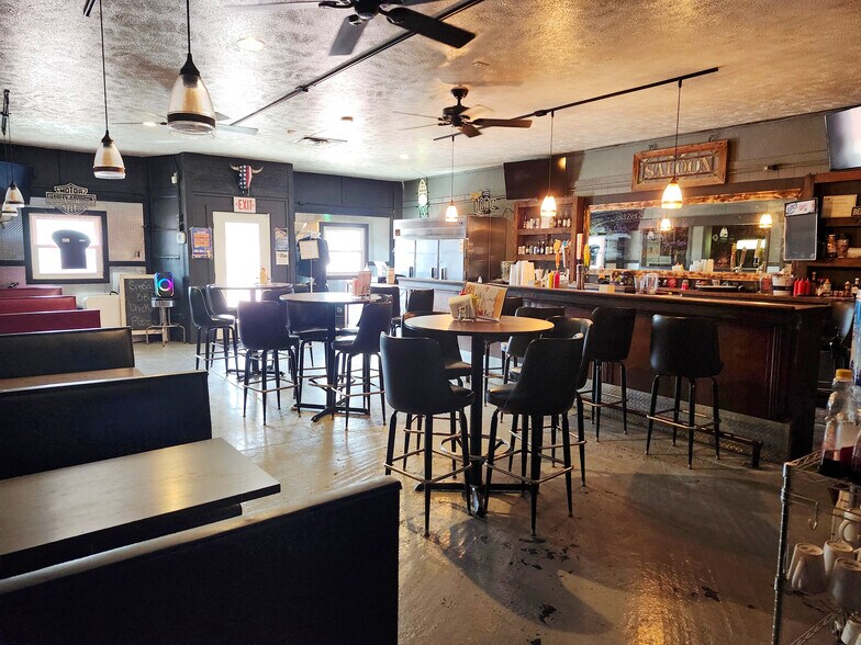 More Photos Of 121 Starr Ave, Miltonvale General Retail For Sale