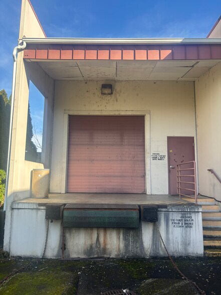 More Photos Of 6920 SW 111th Ave, Beaverton Warehouse For Sale