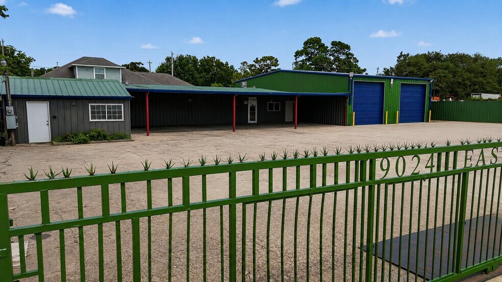 Primary Photo Of 9024 Eastex Fwy, Houston Auto Repair For Sale