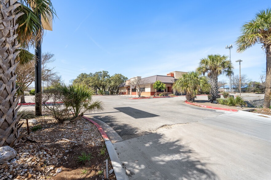 More Photos Of 11600 Research Blvd, Austin Restaurant For Lease