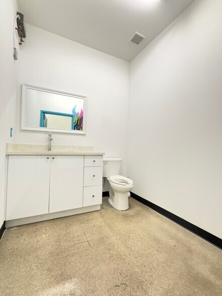 More Photos Of 350-370 NE 75th St, Miami Office For Lease