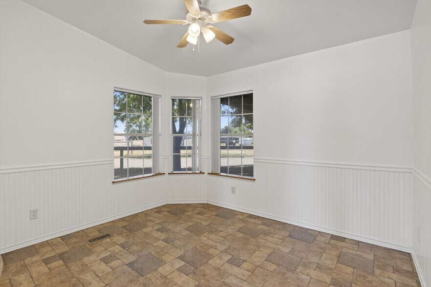 More Photos Of 9259 S Priest Dr, Tempe Showroom For Lease
