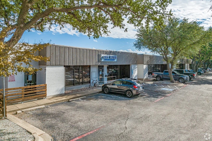 More Photos Of 4440-4460 Spring Valley Rd, Dallas Unknown For Lease