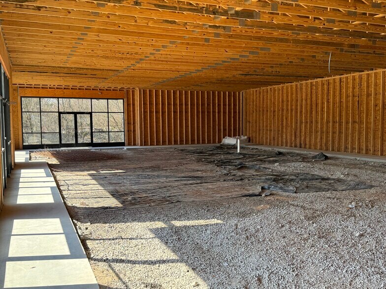 More Photos Of 2121 NW Broad St, Murfreesboro Storefront Retail Office For Lease