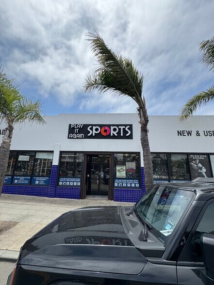 More Photos Of 1434-1444 Garnet Ave, San Diego Storefront For Sale