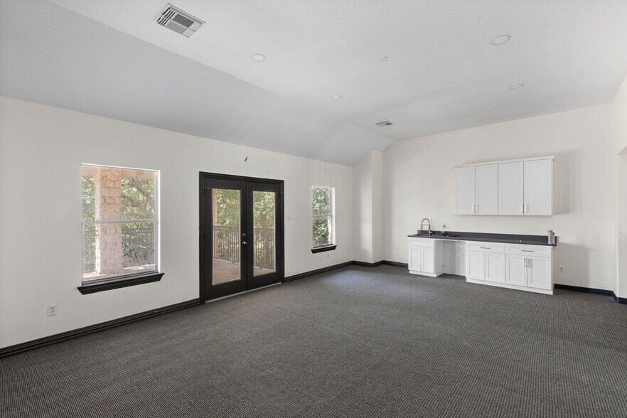 More Photos Of 8125 N Sam Houston Pky W, Houston Medical For Sale