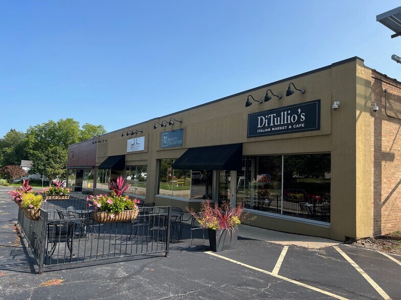 More Photos Of 2211-2213 E State St, Rockford Storefront For Lease