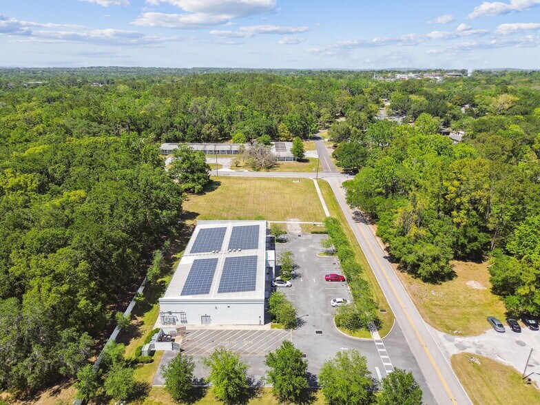 More Photos Of 924 Hale Ave, Brooksville Office For Sale