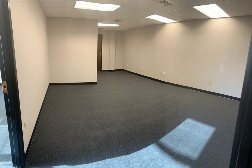 More Photos Of 750 Old Main St, Rocky Hill Medical For Lease