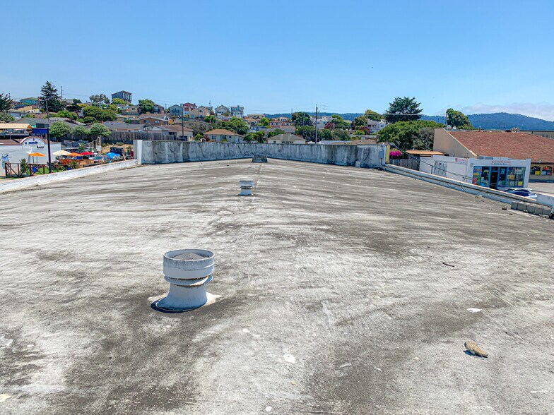 More Photos Of 1049 Broadway Ave, Seaside Storefront For Lease