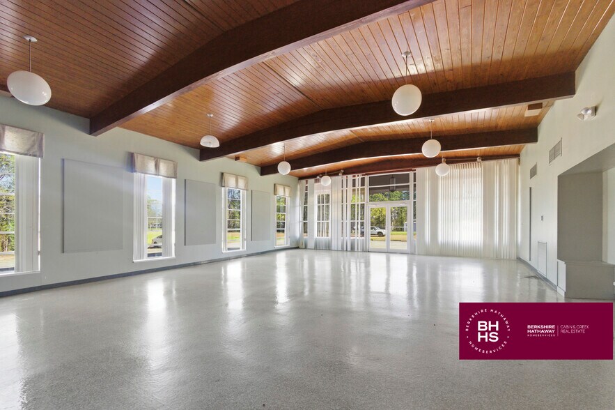 More Photos Of 3012 US-98, Mccomb Flex For Sale