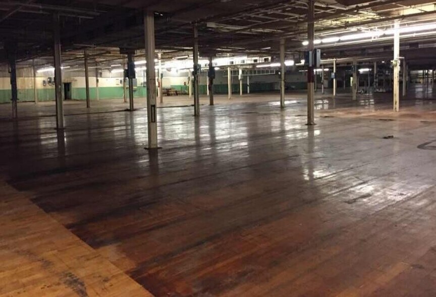 More Photos Of 201 E Armfield St, Saint Pauls Manufacturing For Lease