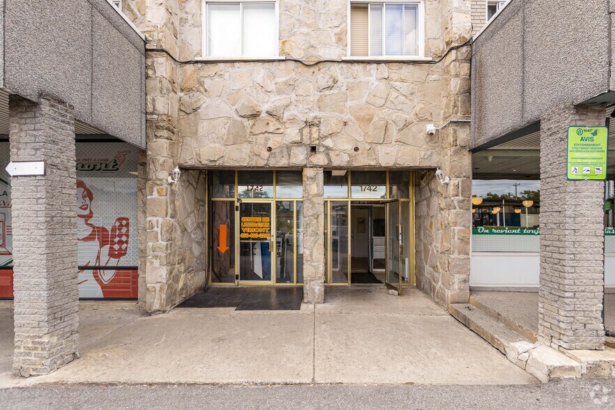 More Photos Of 1734-1762 des Laurentides, Laval Storefront Retail Residential For Sale