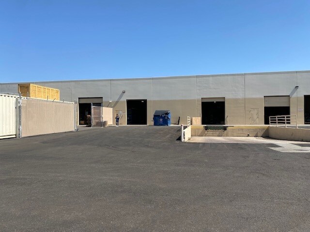 More Photos Of 2102 W Quail Ave, Phoenix Warehouse For Lease