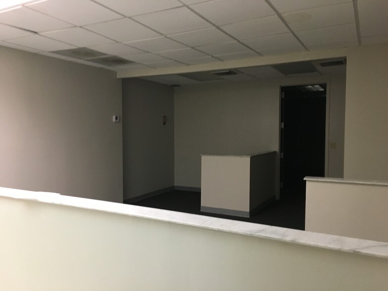 More Photos Of 2021 Tyler St, Hollywood Office For Lease