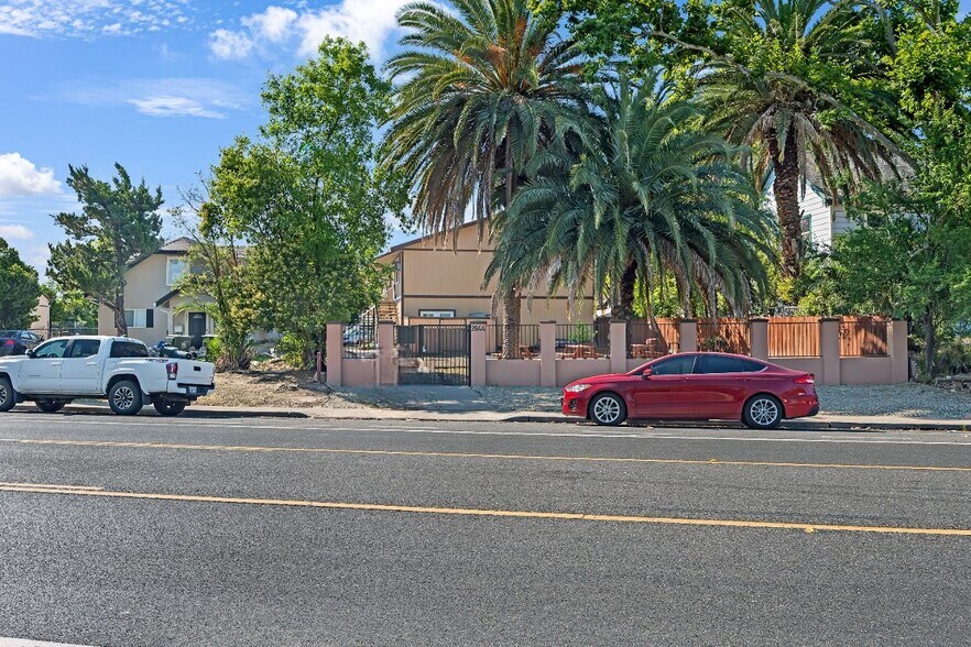 More Photos Of 2944 Del Paso Blvd, Sacramento Apartments For Sale