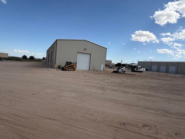 More Photos Of 2821 E Pearl St, Odessa Warehouse For Lease