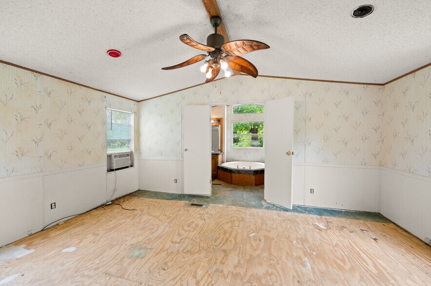 More Photos Of 7 Hills Rd, Newark Warehouse For Sale