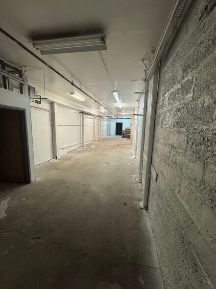 More Photos Of 140 Valley St, Tarrytown Warehouse For Lease