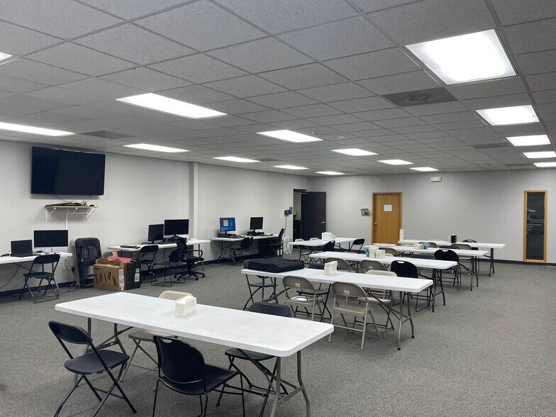 More Photos Of 313 S Ida St, Wichita Warehouse For Sale