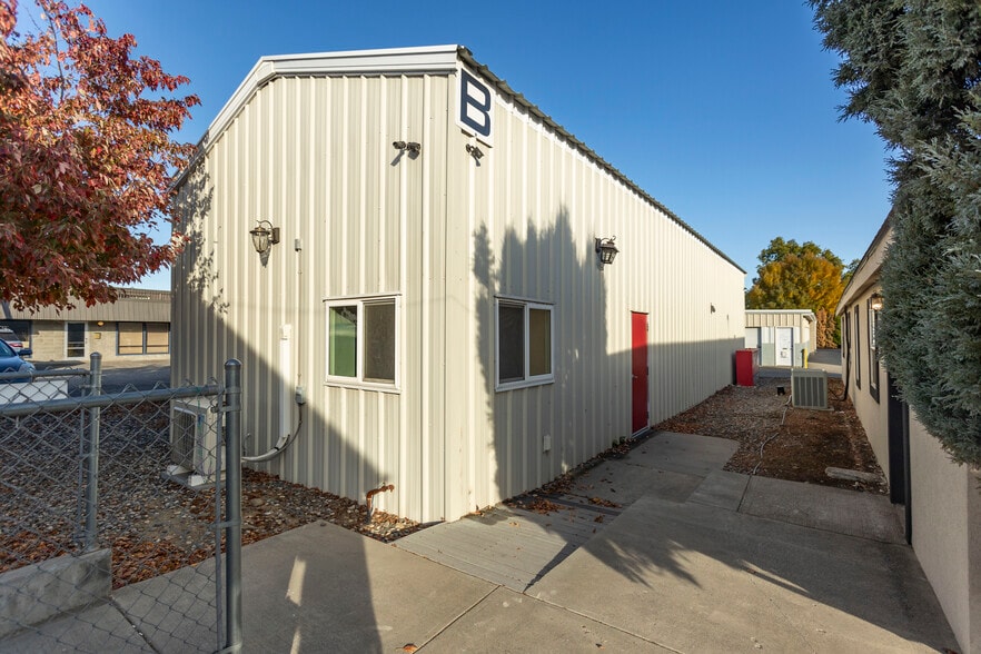 More Photos Of 5428 W Clearwater Ave, Kennewick Storefront Retail Office For Lease