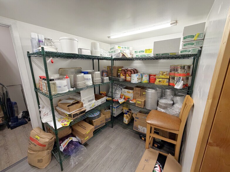 More Photos Of 309 Barclay Ave, Pine River Office For Sale