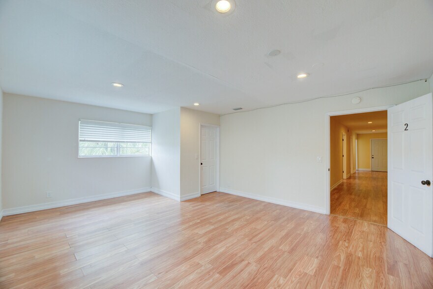 More Photos Of 359 10th St, West Palm Beach Storefront Retail Office For Sale