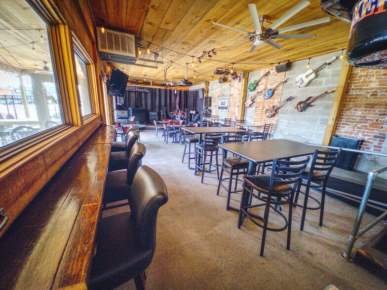 More Photos Of 114 E 5th St, Wahoo Bar For Sale