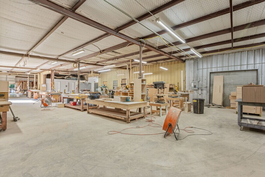 More Photos Of 4714 S Zarzamora St, San Antonio Auto Repair For Sale