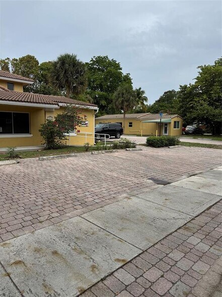 Primary Photo Of 1844 SE 1st Ave, Fort Lauderdale Medical For Sale