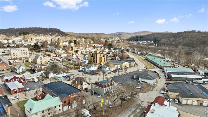 More Photos Of 85 1st St, Leechburg Restaurant For Sale