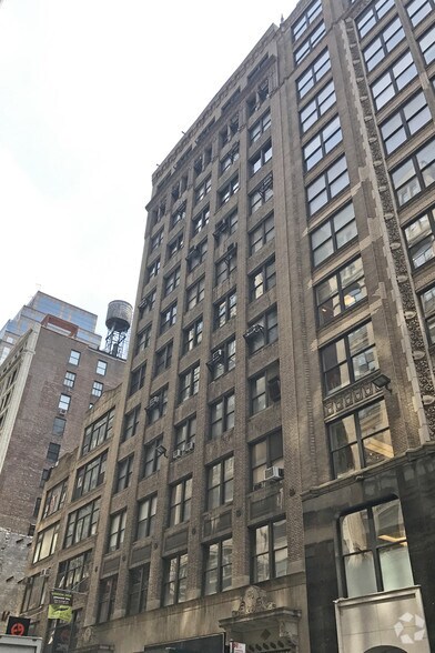 More Photos Of 42 W 38th St, New York Office For Lease