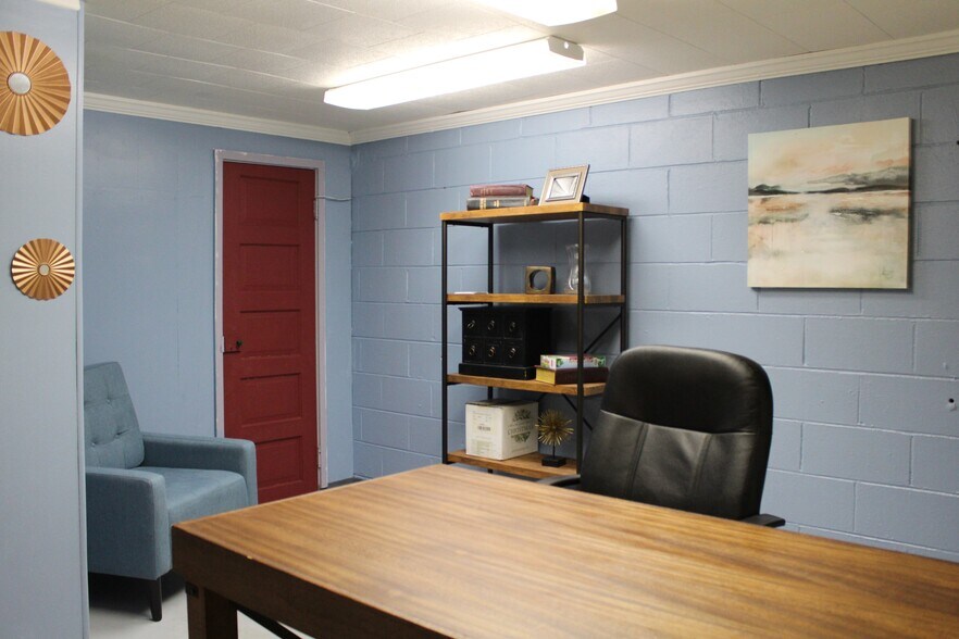More Photos Of 1409 W Kirkwood Ave, Bloomington Religious Facility For Lease