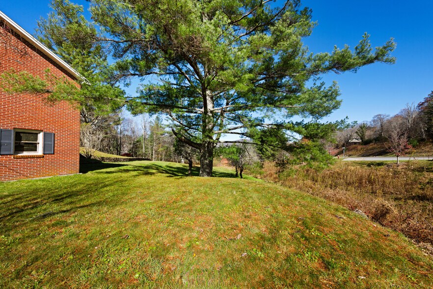 More Photos Of 986 Ransom St, Blowing Rock Hotel For Sale