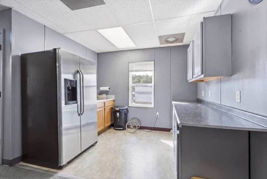 More Photos Of 2816 John Deere Dr, Knoxville Warehouse For Sale