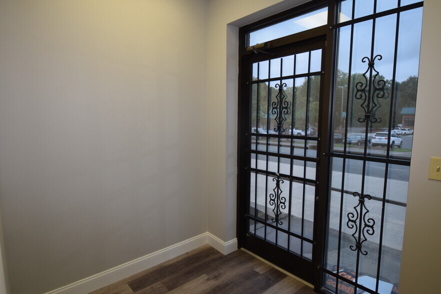 More Photos Of 6128 Brookshire Blvd, Charlotte Light Distribution For Lease