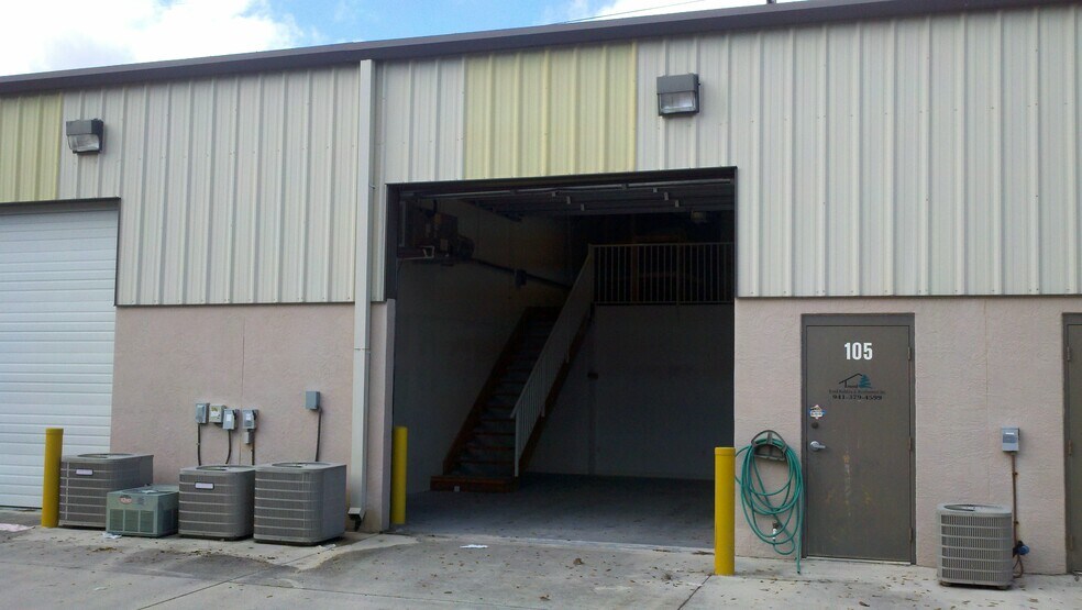 More Photos Of 2427 Porter Lake Dr, Sarasota Flex For Sale