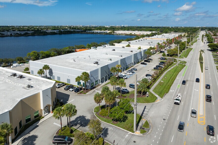 More Photos Of 1701 Green Rd, Deerfield Beach Distribution For Lease