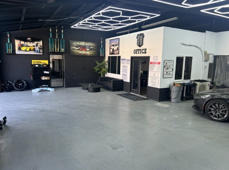 More Photos Of 7345 Canby Ave, Reseda Auto Repair For Lease