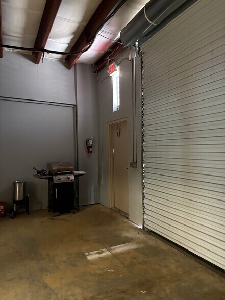 More Photos Of 3769 Acline Rd, Punta Gorda Showroom For Lease