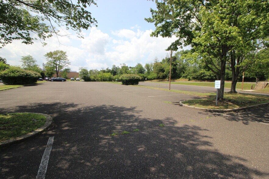 More Photos Of 455 Maryland Dr, Fort Washington Light Manufacturing For Sale