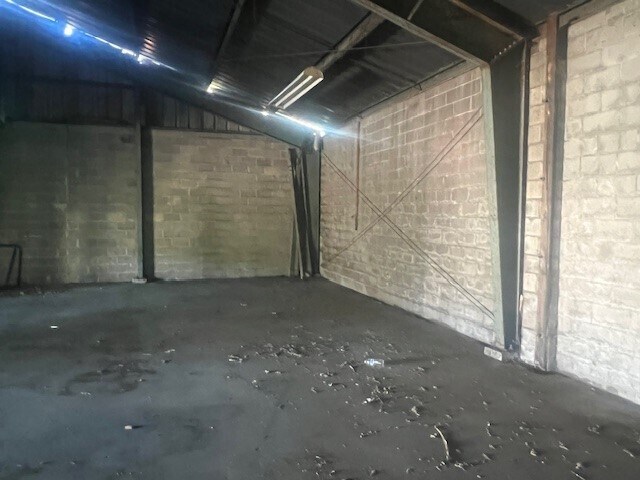 More Photos Of 211 Swans Ln, Saint Albans Industrial For Sale