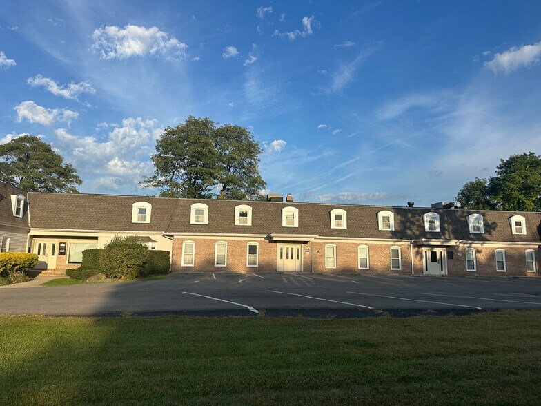 More Photos Of 8437 Mayfield Rd, Chesterland Office For Sale