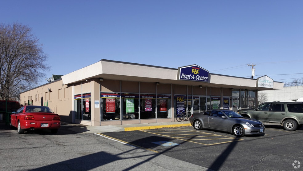 More Photos Of 567 Reservoir Ave, Cranston Storefront For Lease