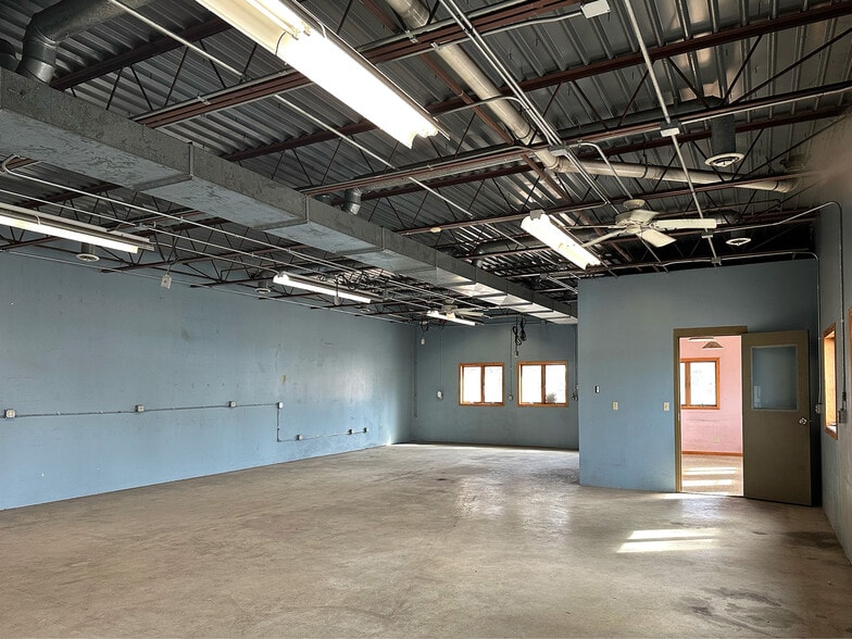 More Photos Of 2603 E 7th Ave, North Saint Paul Light Manufacturing For Sale