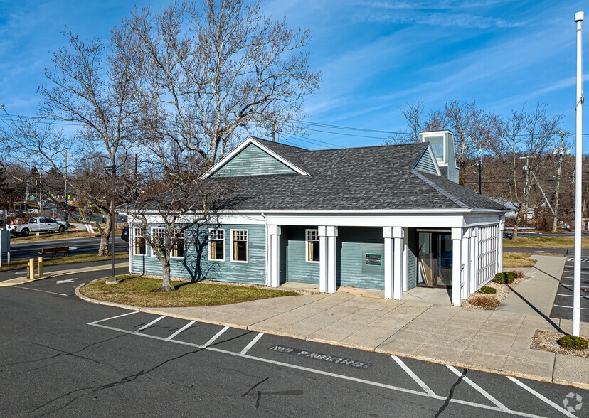 Primary Photo Of 6 Killingworth Rd, Higganum Bank For Sale